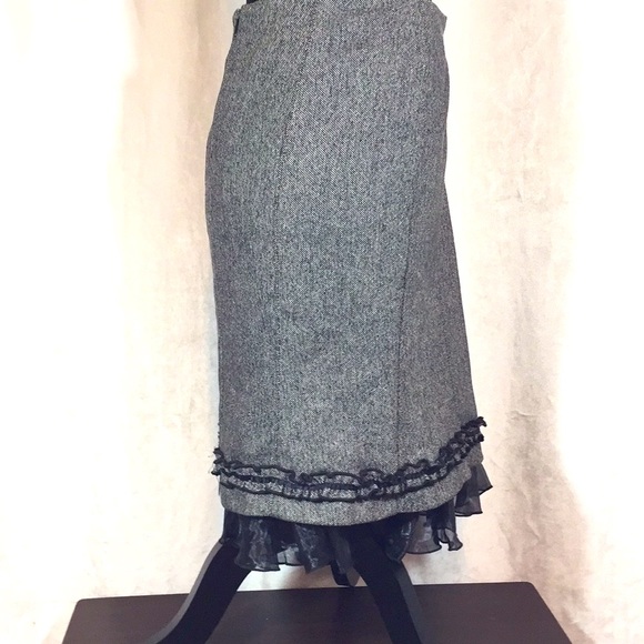 Arden B Tweed Pencil Skirt W/Ruffle at bottom Sz 8 - Picture 2 of 7